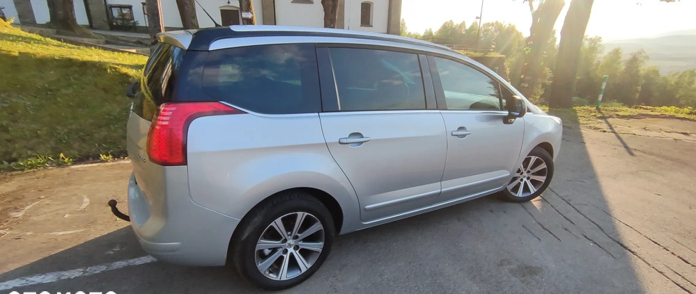 Peugeot 5008 cena 17900 przebieg: 253600, rok produkcji 2011 z Urzędów małe 137